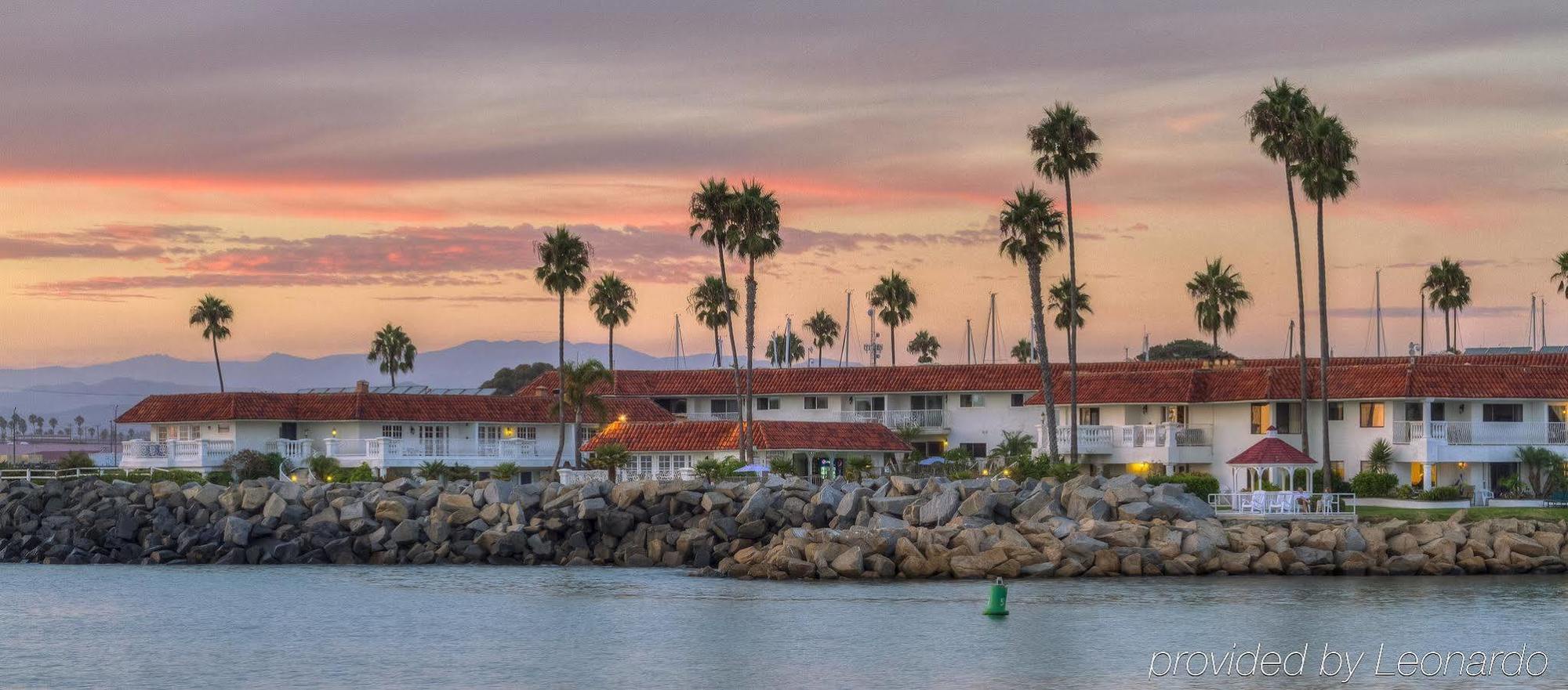 Oceanside Marina Suites - A Waterfront Hotel Exterior photo