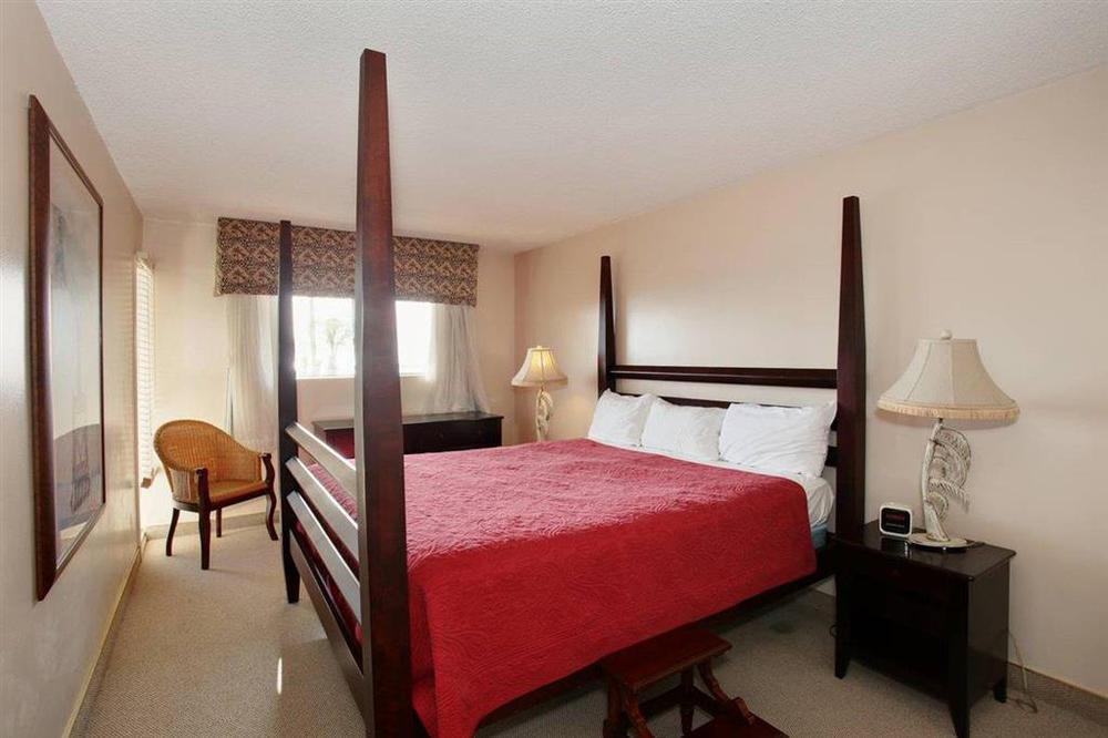 Oceanside Marina Suites - A Waterfront Hotel Room photo